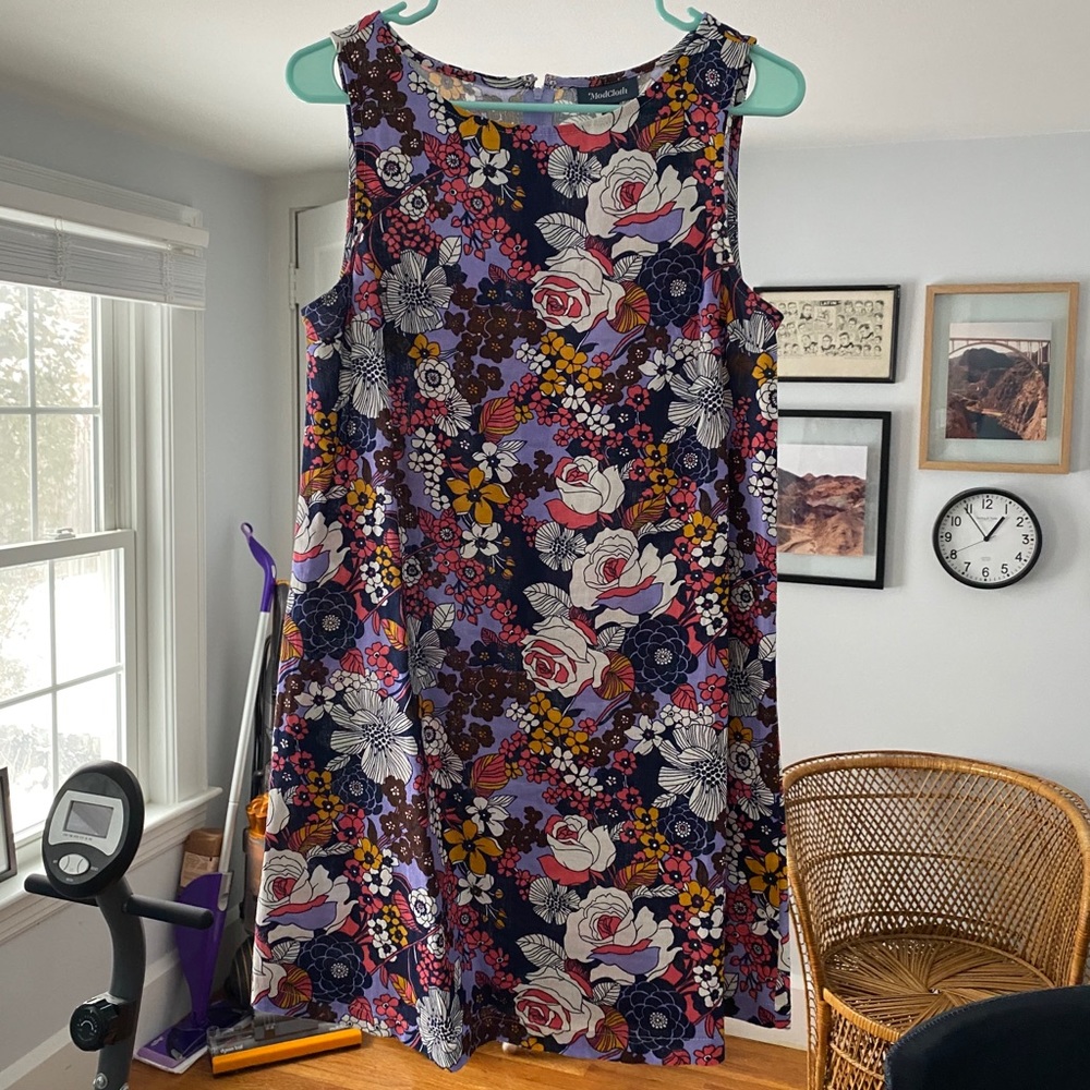 Floral ‘60s inspired sleeveless shift dress